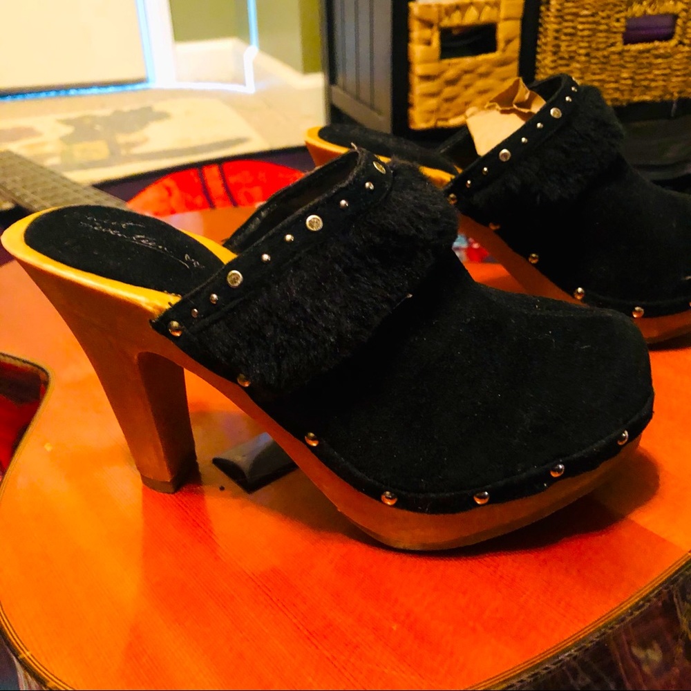 Sweet Sensations Black Platform Felt/Fur Slides